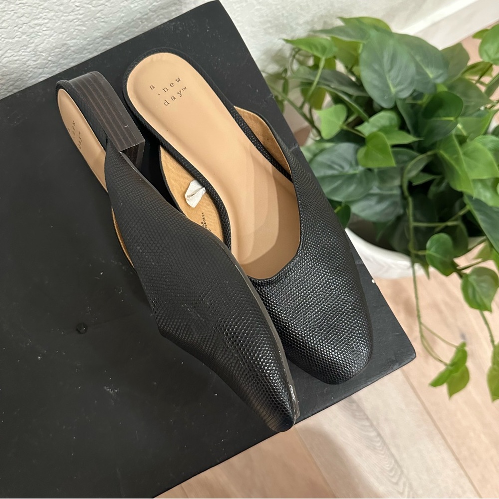 A. New Day black mules Sz8 - Picture 2 of 5